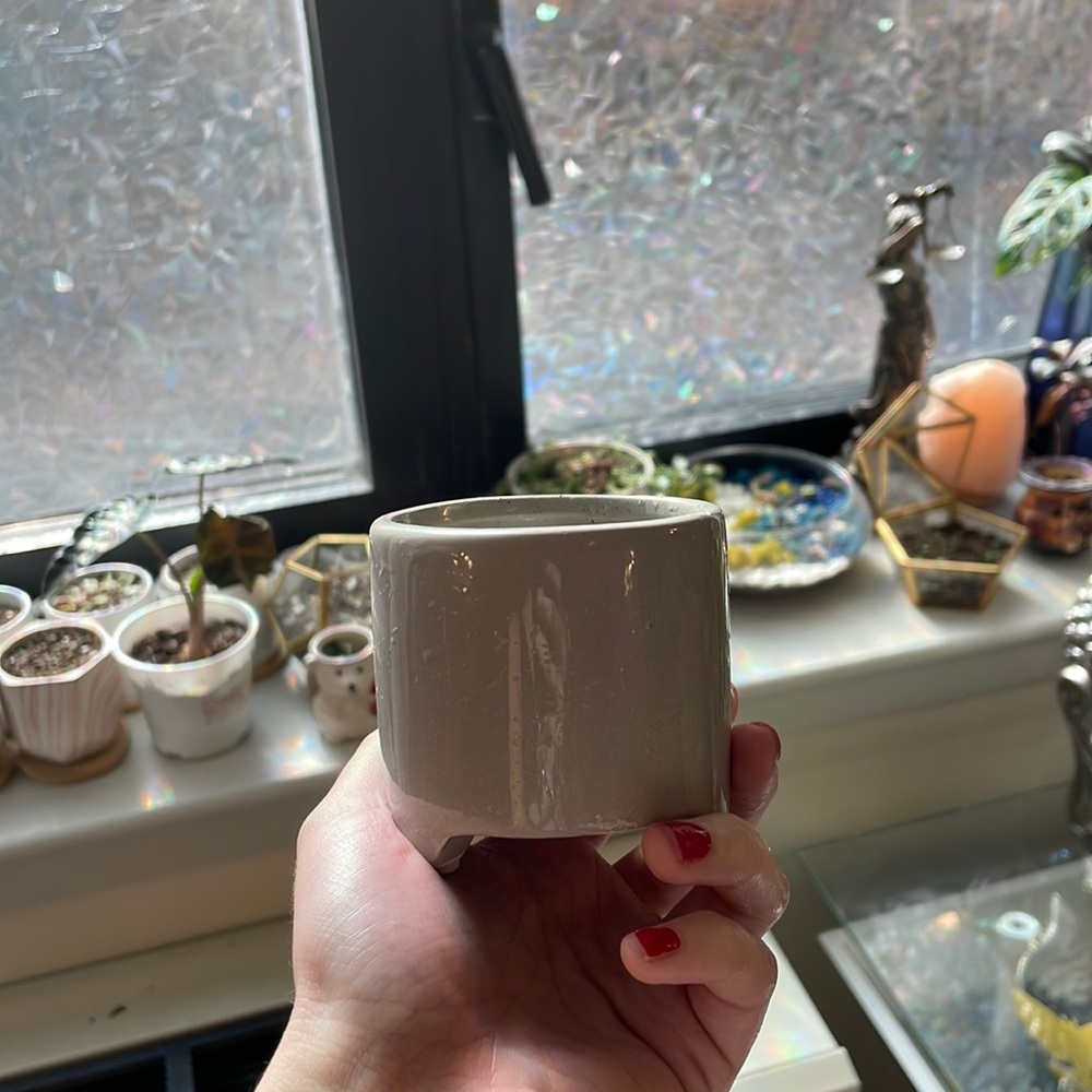 Grey/off white planter / flower vase